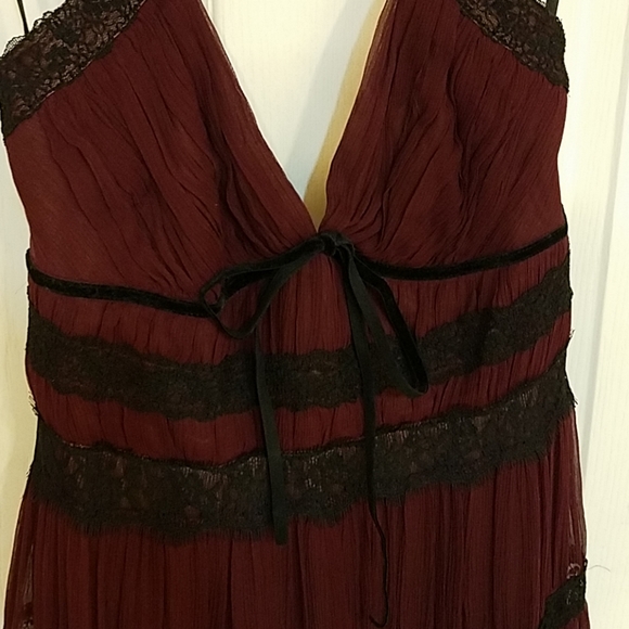 SOLD🎉host pick🎉BCBG Maxazria Burgundy dress - Picture 2 of 8